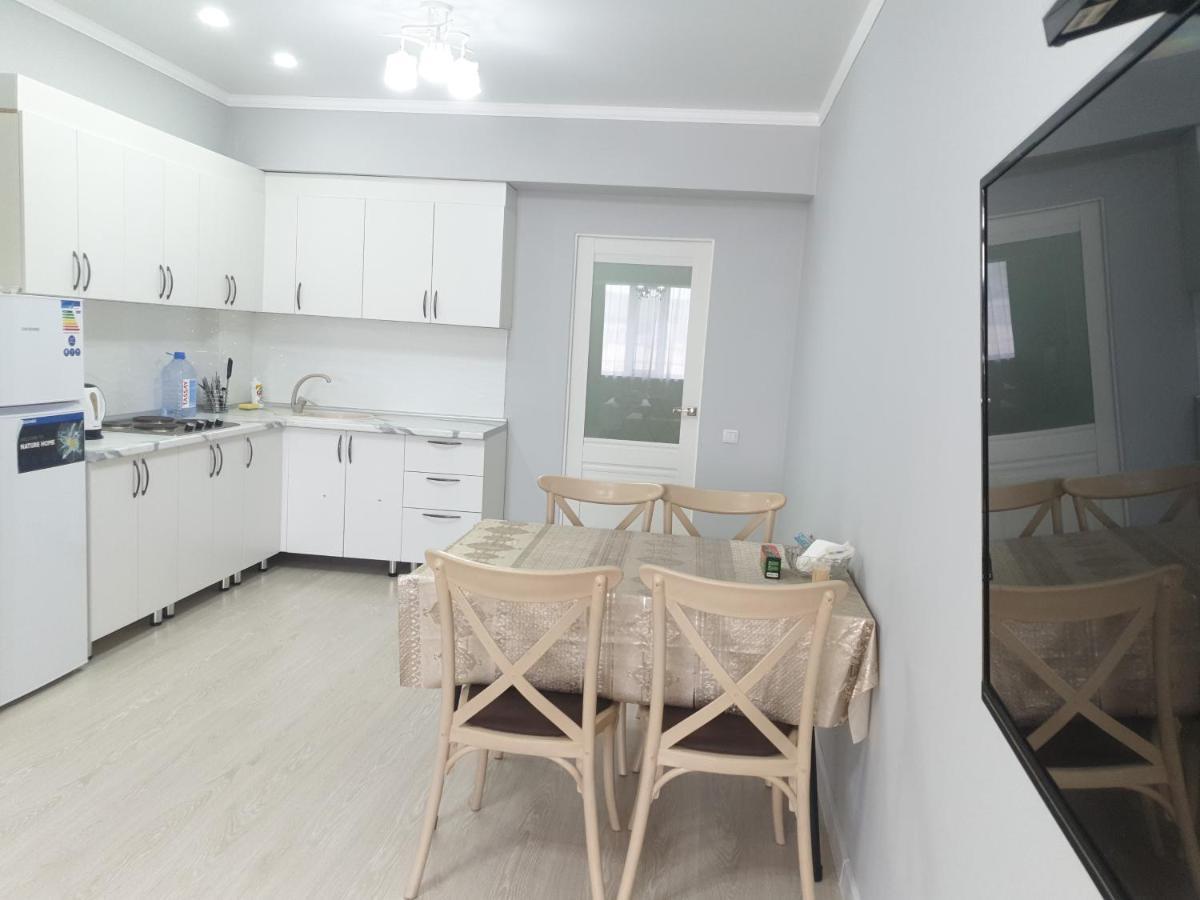 Центр Арбат Уютные Апартаменты В Новом Жк Almaty Eksteriør billede